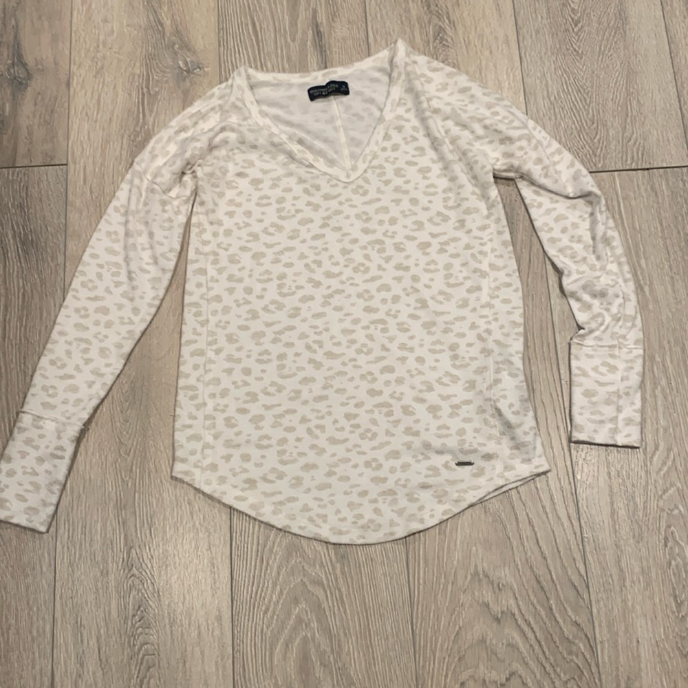 Abercrombie and Fitch v neck shirt